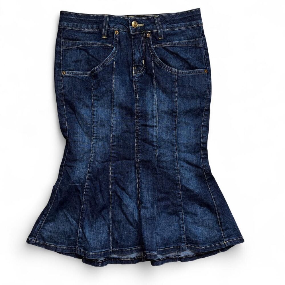 Bebe Women's Navy and Blue Skirt
